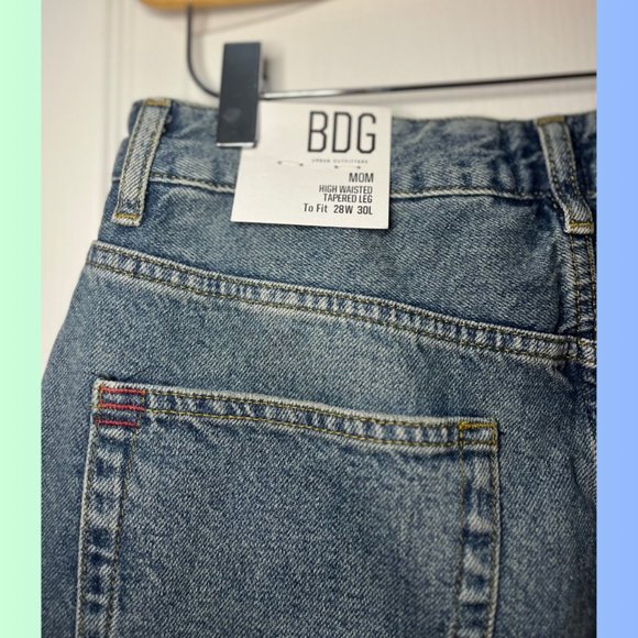 BDG High-Waisted Mom Jeans Size 28W 30L - Picture 3 of 3